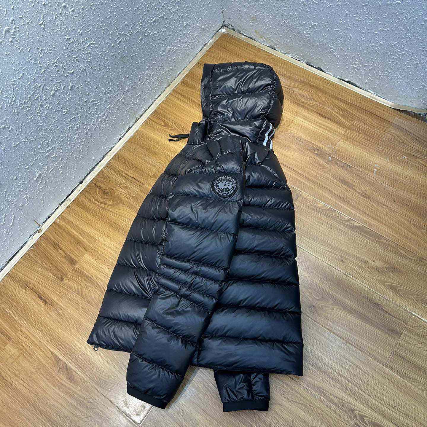 Canada Goose Logo-patch Padded Jacket - FashionPlug