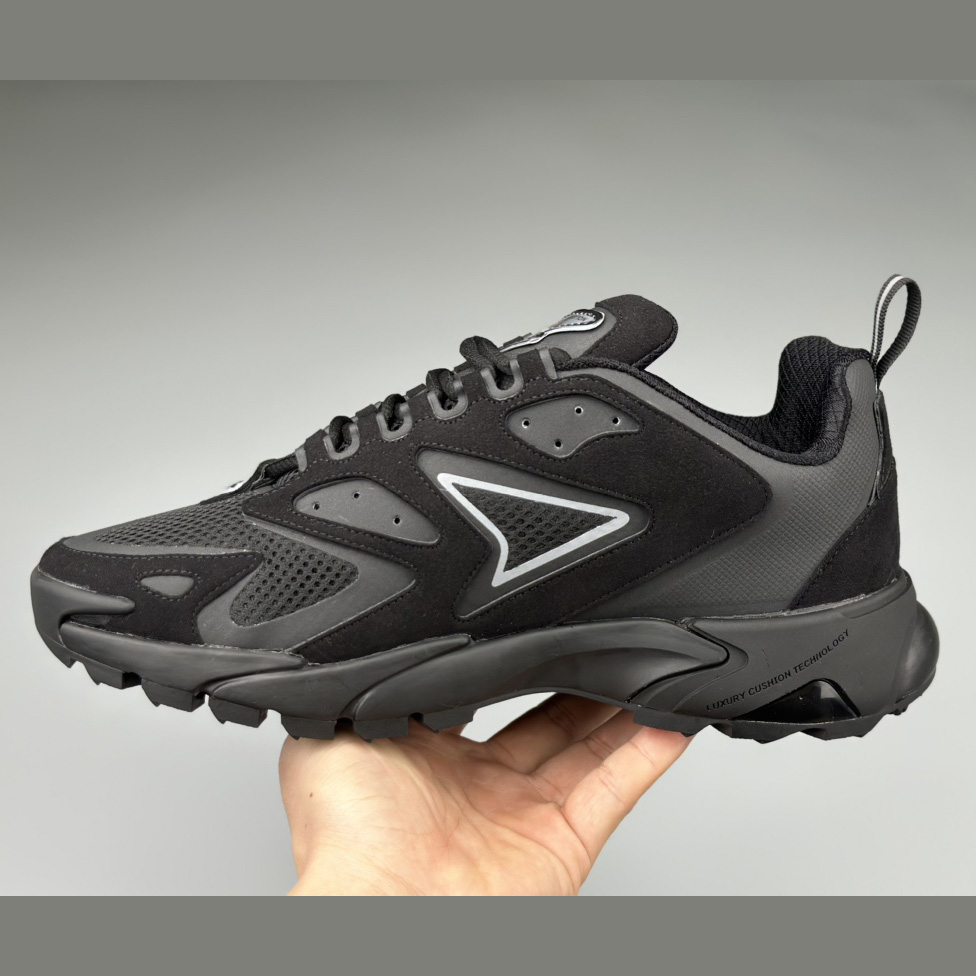 Louis Vuitton Runner Tatic Sneaker(Upon UK Size)    1A9UNT - FashionPlug