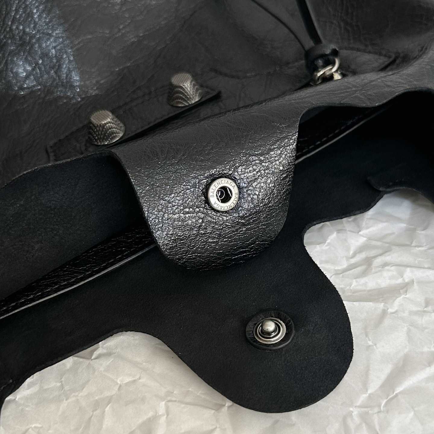 Balenciaga Men's Le Cagole Men Shopper Bag In Black - FashionPlug