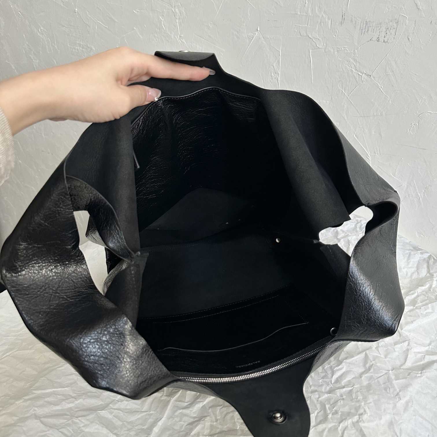 Balenciaga Men's Le Cagole Men Shopper Bag In Black - FashionPlug