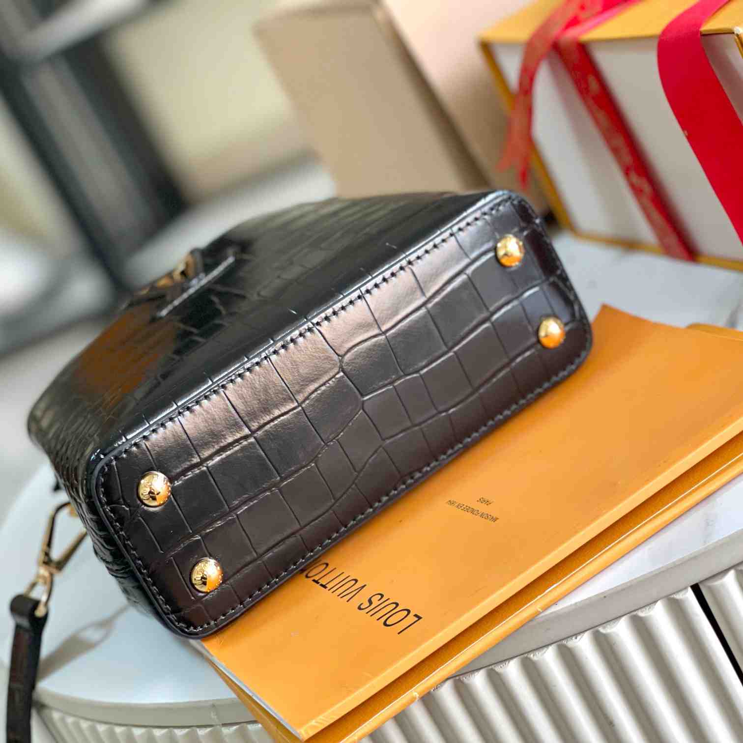 Louis Vuitton Capucines Mini     N93429 - FashionPlug
