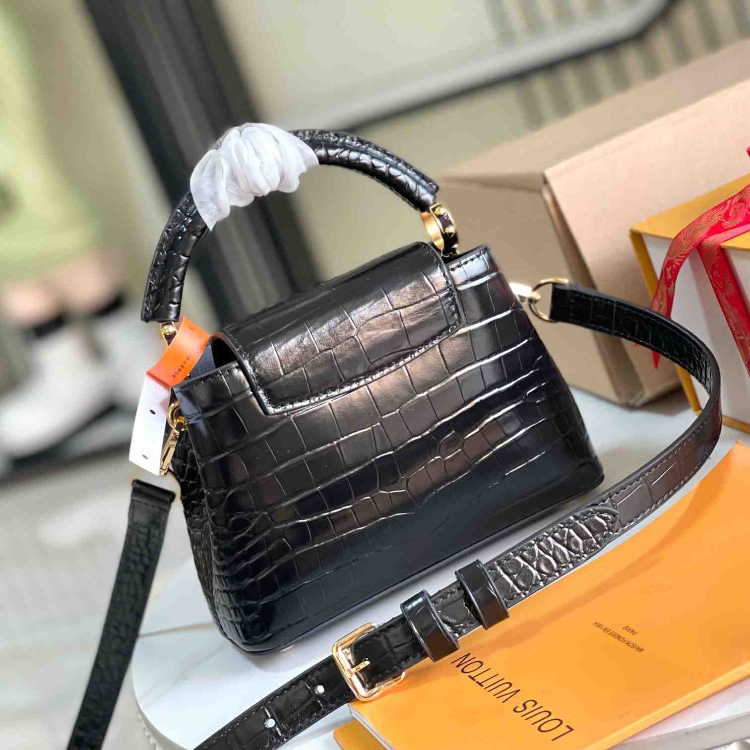 Louis Vuitton Capucines Mini     N93429 - FashionPlug