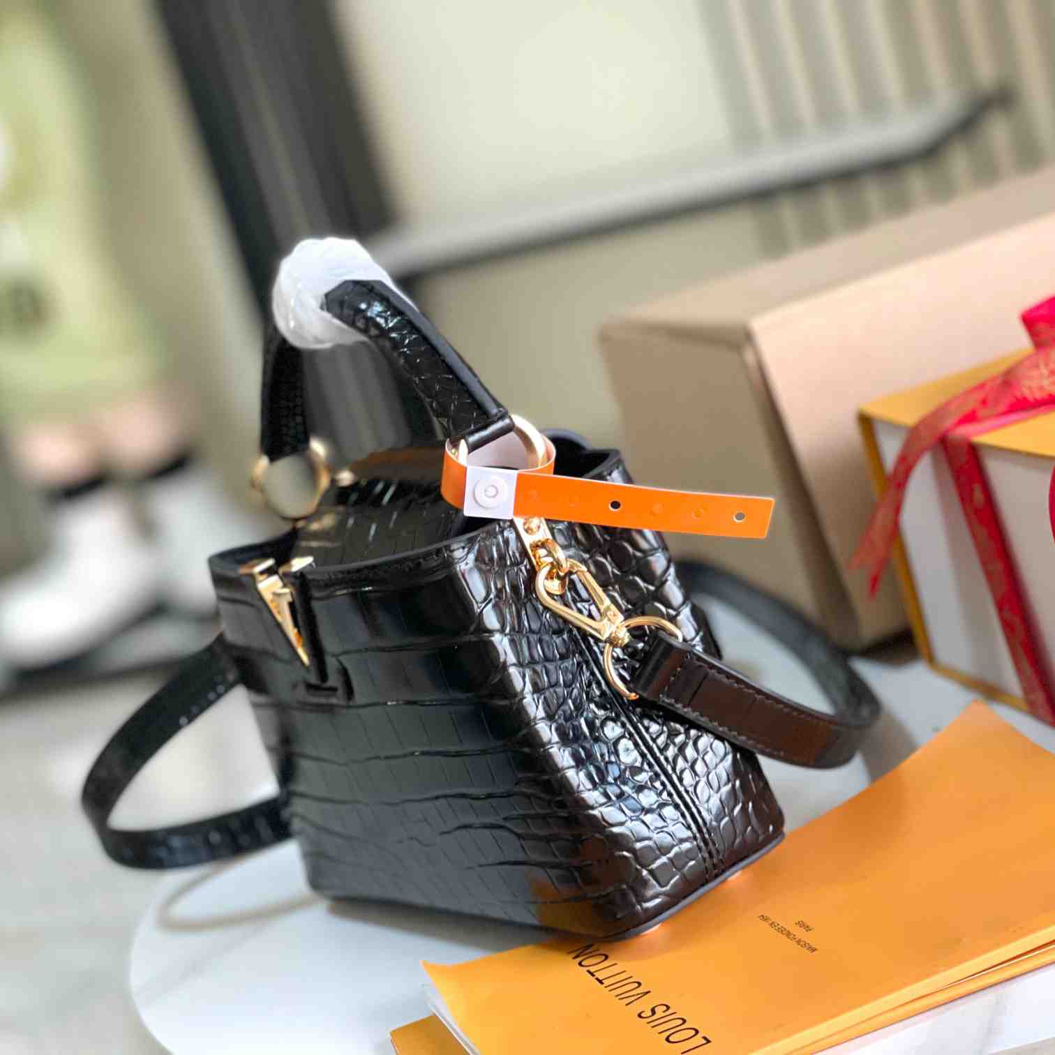 Louis Vuitton Capucines Mini     N93429 - FashionPlug