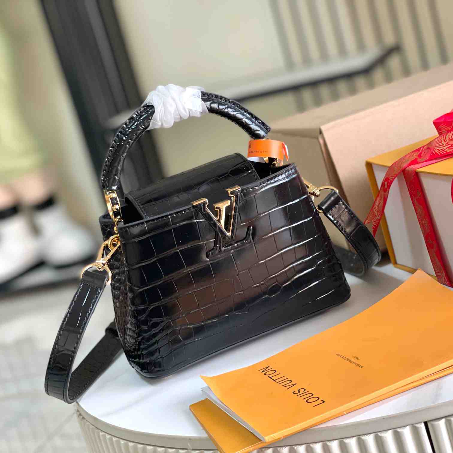 Louis Vuitton Capucines Mini     N93429 - FashionPlug