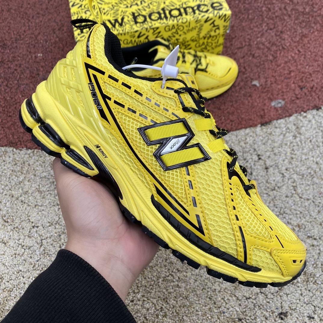 GANNI x New Balance 1906R Sneakers      M1906RGA - FashionPlug
