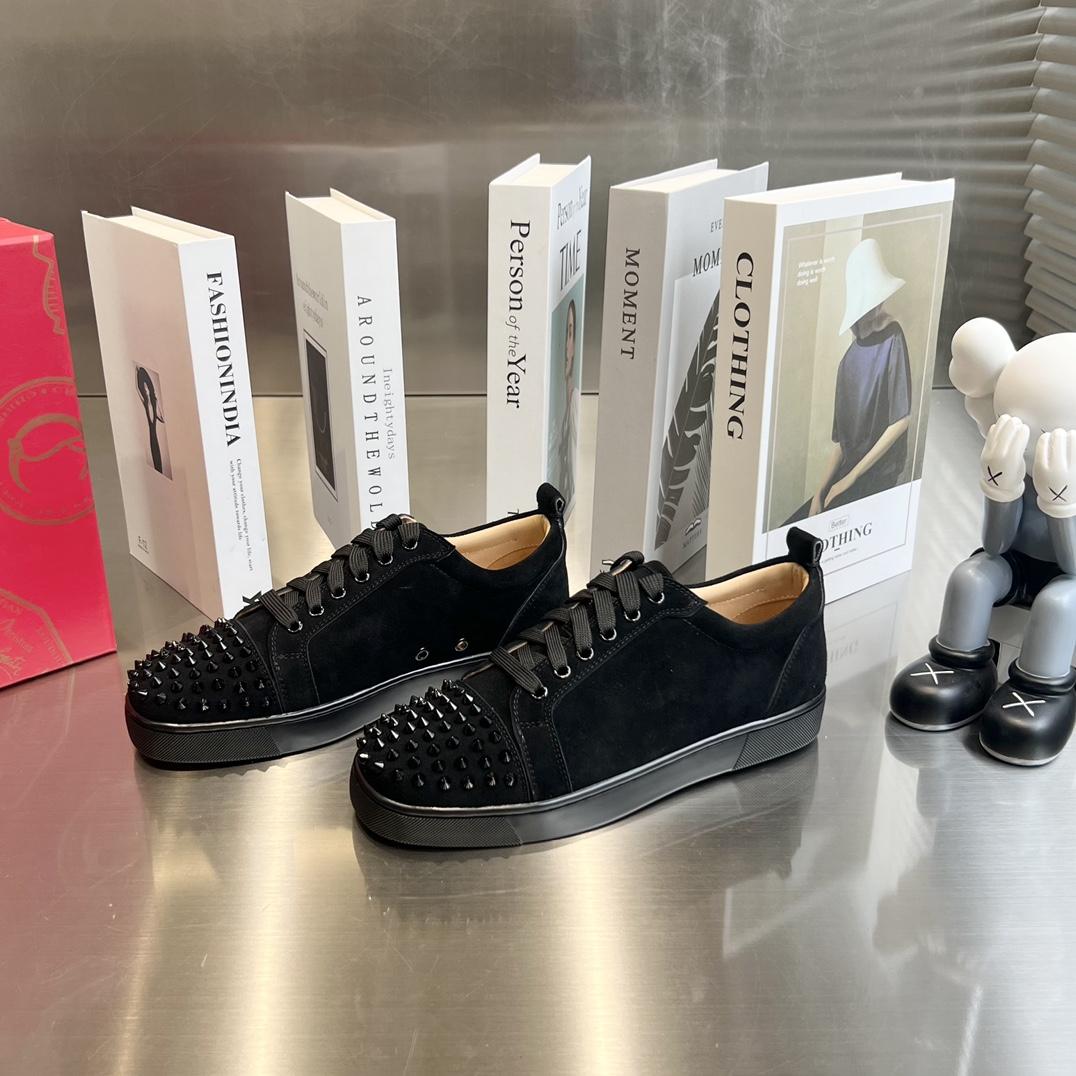 Christian Louboutin Louis Junior Spikes - FashionPlug