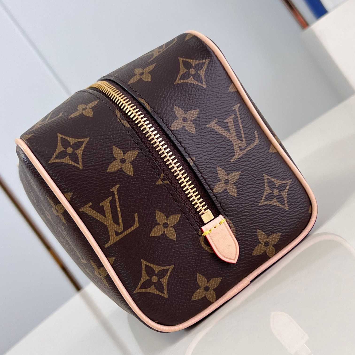 Louis Vuitton Locker Dopp Kit   M83112 - FashionPlug