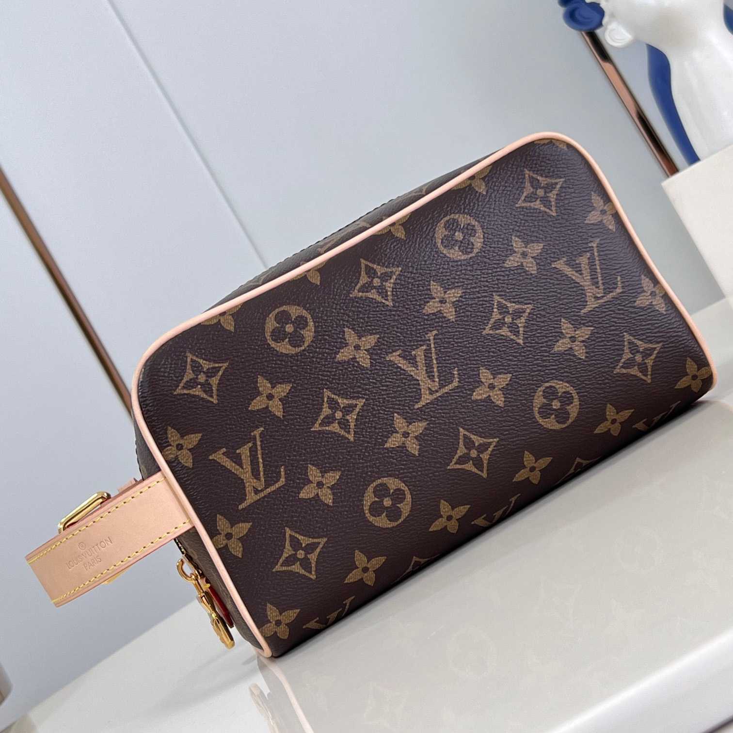 Louis Vuitton Locker Dopp Kit   M83112 - FashionPlug