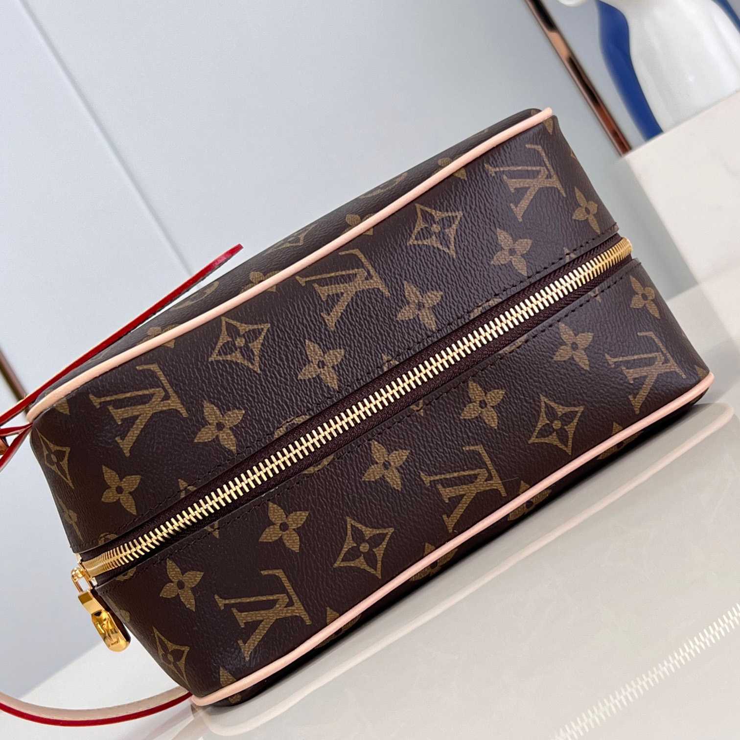 Louis Vuitton Locker Dopp Kit   M83112 - FashionPlug