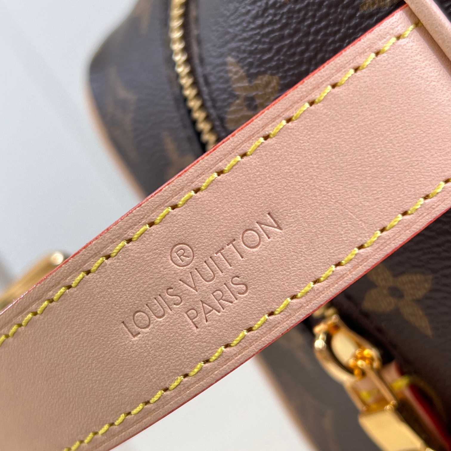 Louis Vuitton Locker Dopp Kit   M83112 - FashionPlug