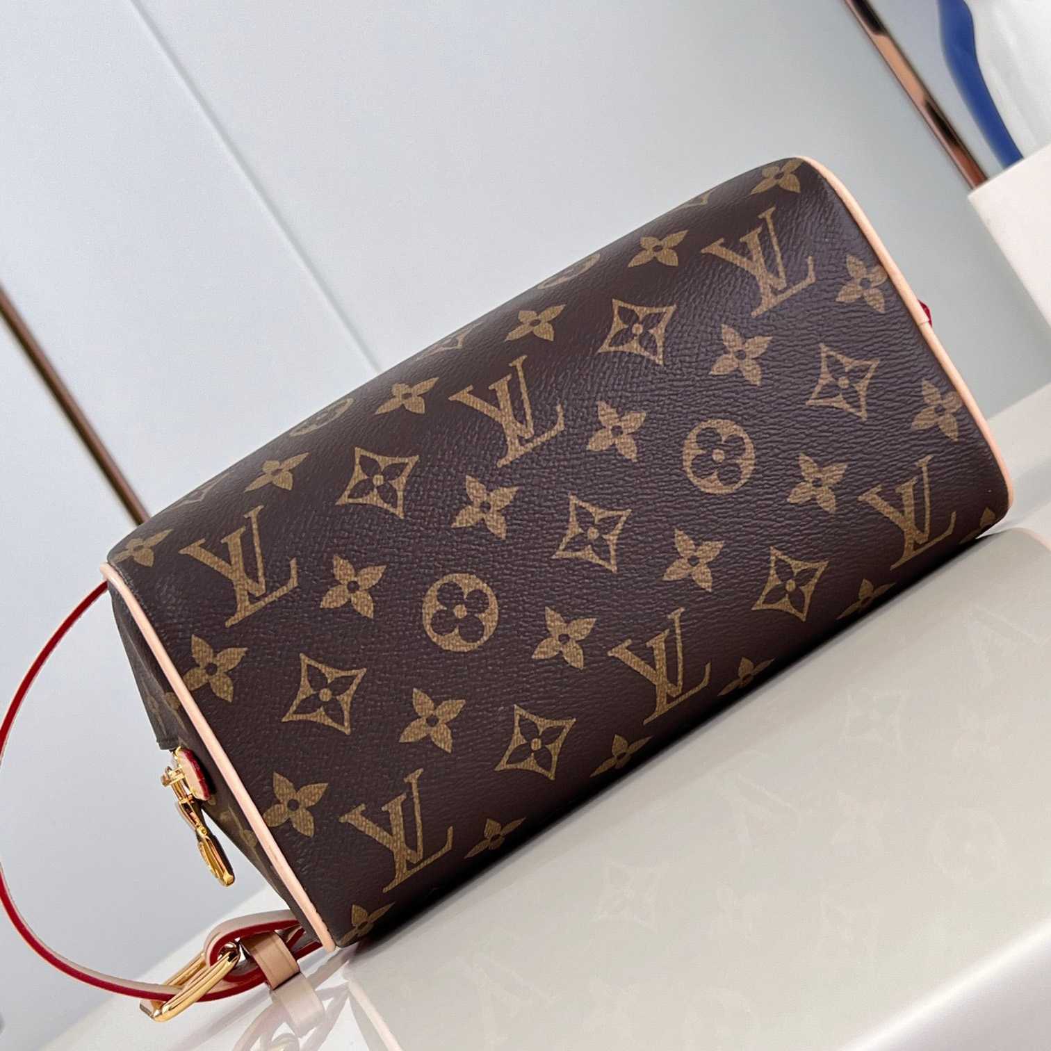Louis Vuitton Locker Dopp Kit   M83112 - FashionPlug