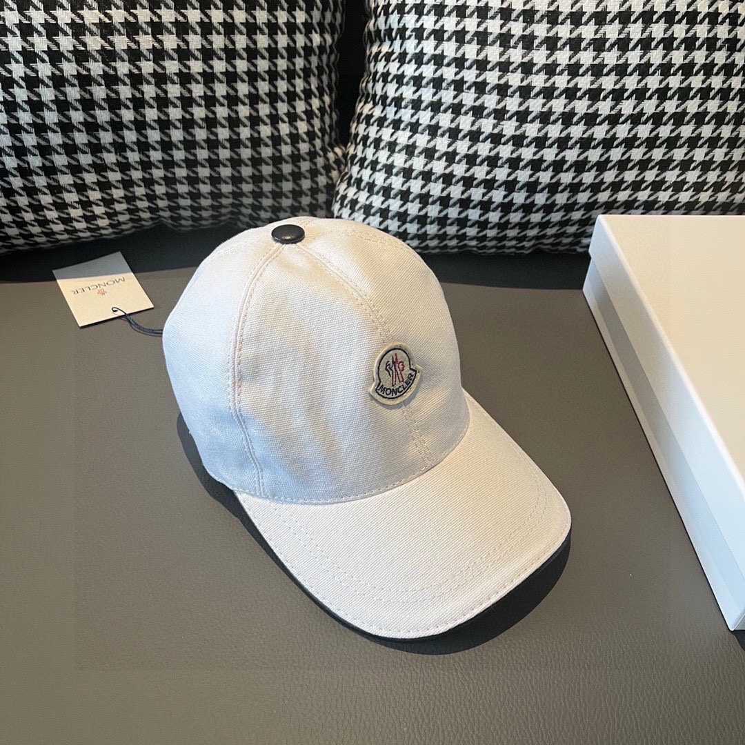 Moncler Cap - FashionPlug