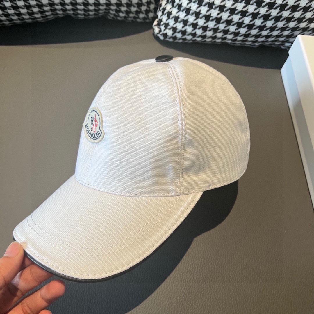 Moncler Cap - FashionPlug