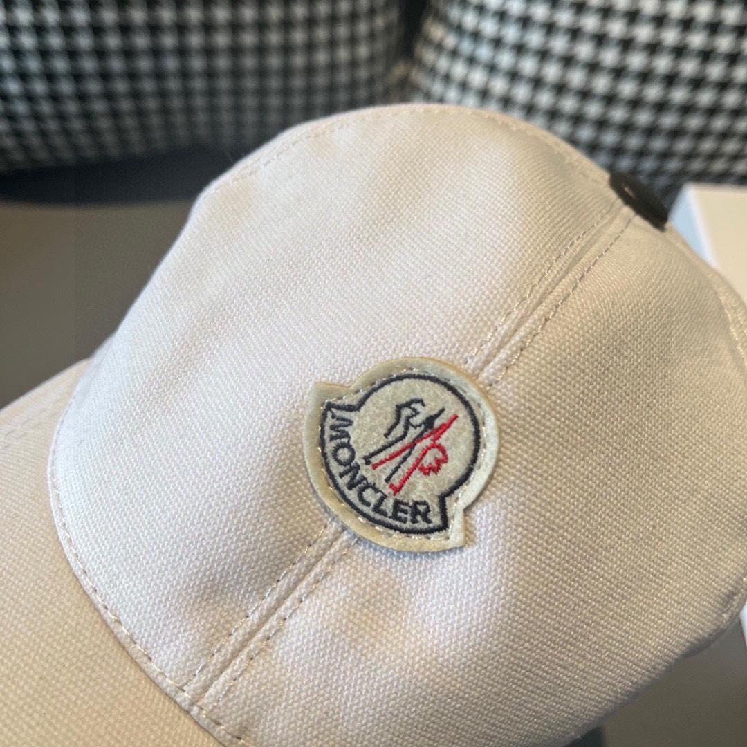 Moncler Cap - FashionPlug