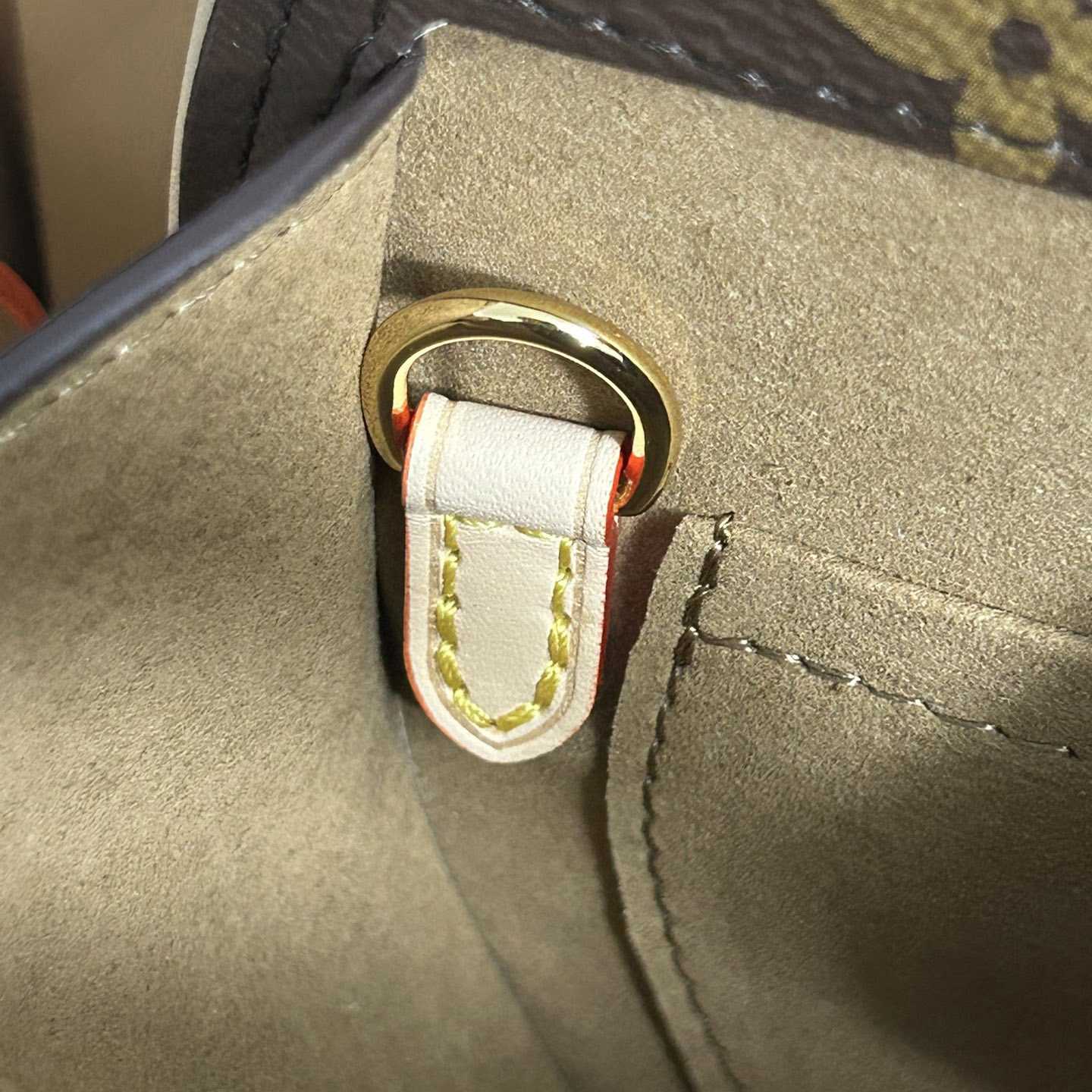 Louis Vuitton Around Me PM    M47117 - FashionPlug