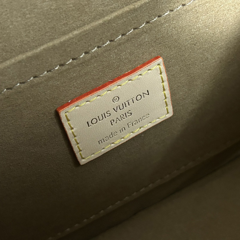Louis Vuitton Around Me PM    M47117 - FashionPlug