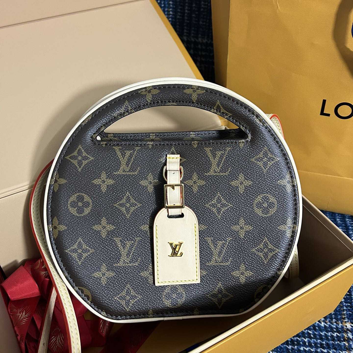 Louis Vuitton Around Me PM    M47117 - FashionPlug