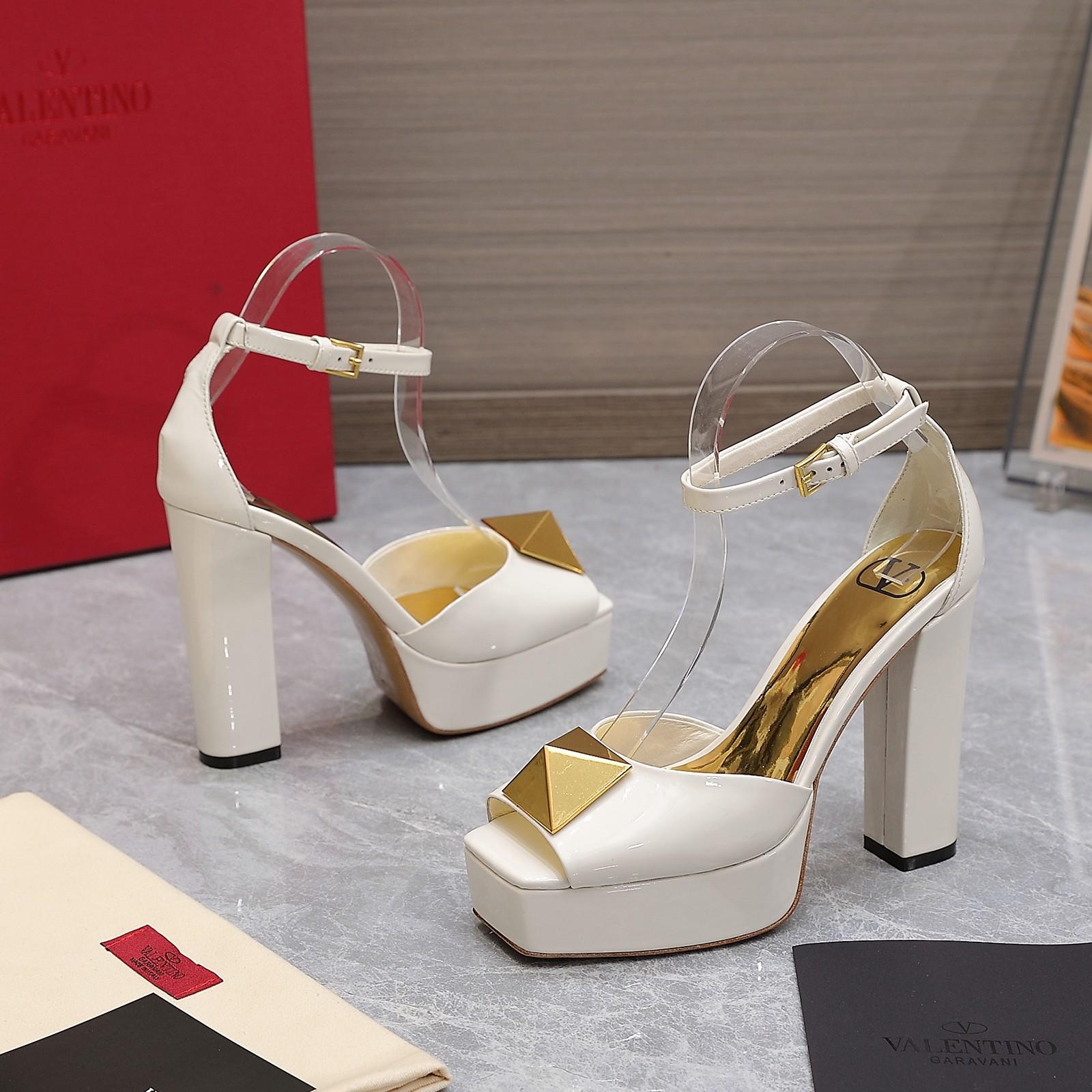 Valenti Garavani One Stud Patent Leather Platform Sandals - FashionPlug