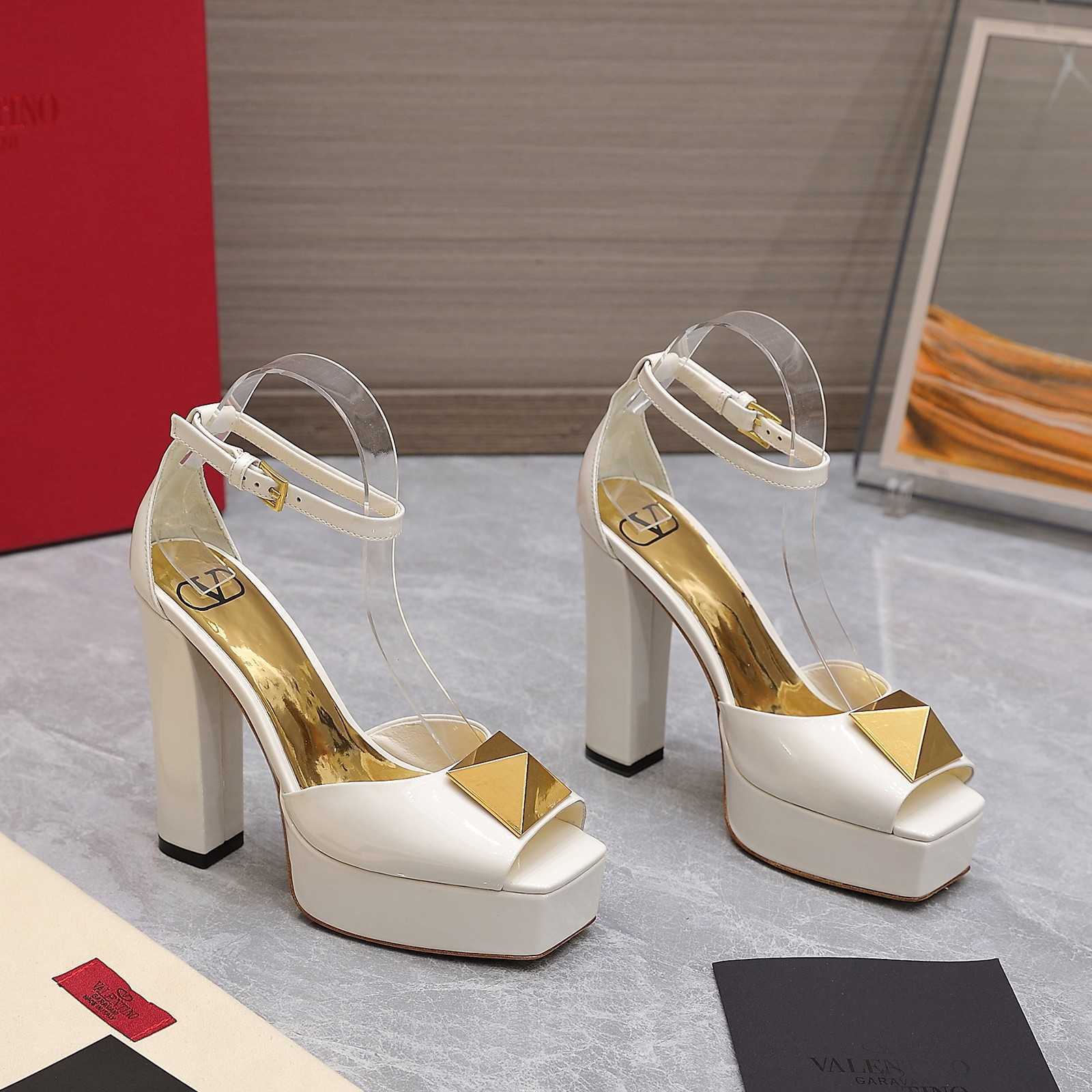 Valenti Garavani One Stud Patent Leather Platform Sandals - FashionPlug