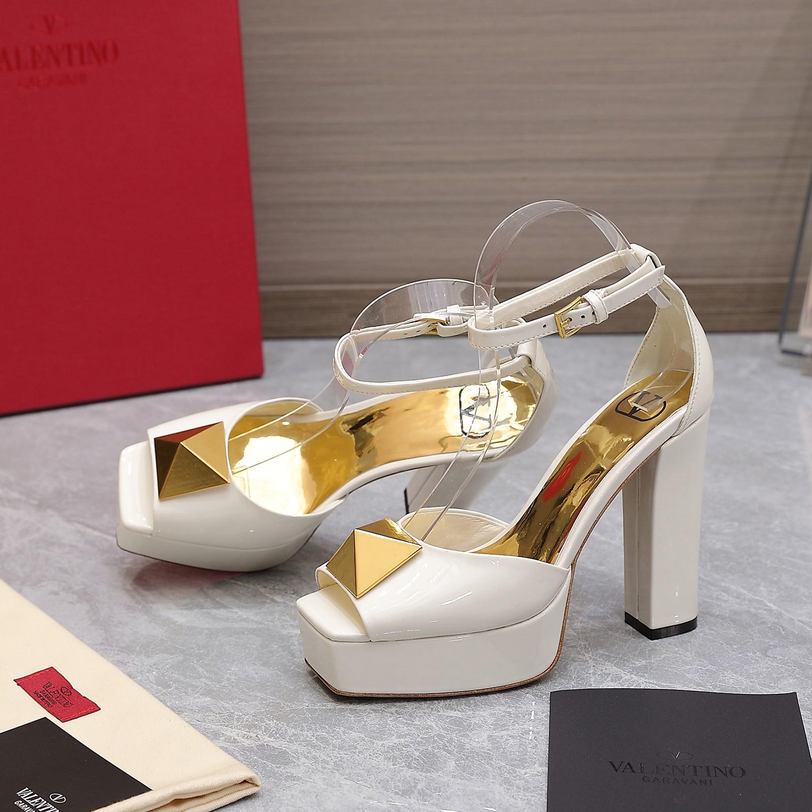 Valenti Garavani One Stud Patent Leather Platform Sandals - FashionPlug