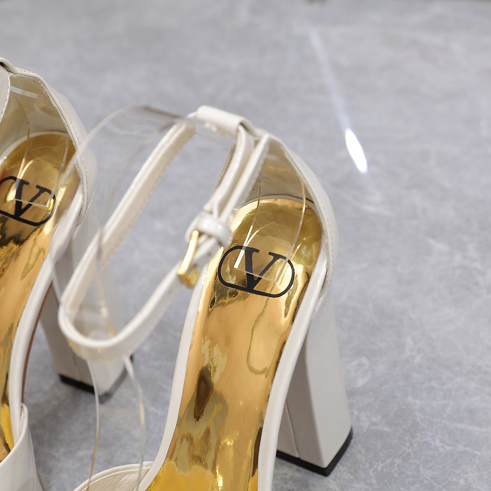 Valenti Garavani One Stud Patent Leather Platform Sandals - FashionPlug