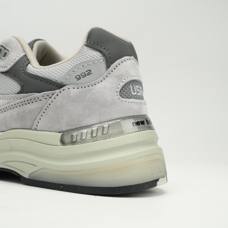 New Balance 992 Black And Gray Sneakers      M992GR  - FashionPlug