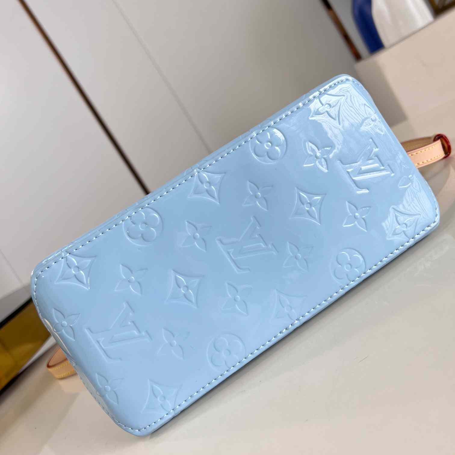 Louis Vuitton Reade PM    M24144 - FashionPlug