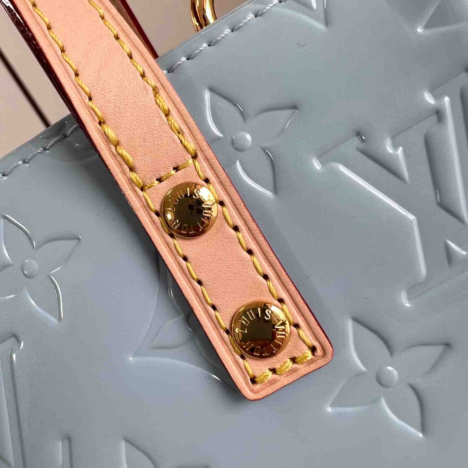 Louis Vuitton Reade PM    M24144 - FashionPlug