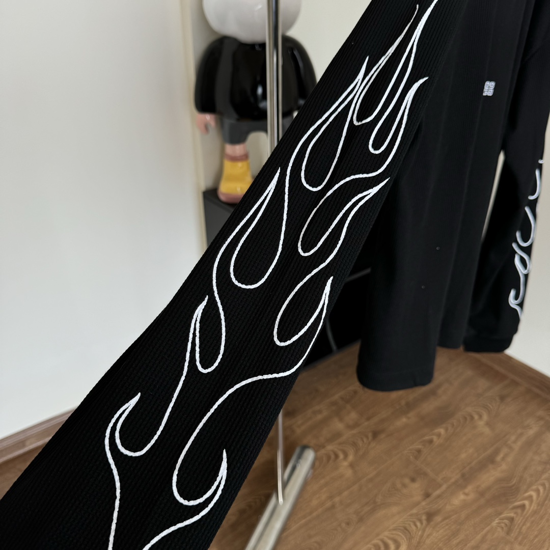 Givenchy Boxy Fit T-shirt In Cotton With GIVENCHY Dragon Print - FashionPlug