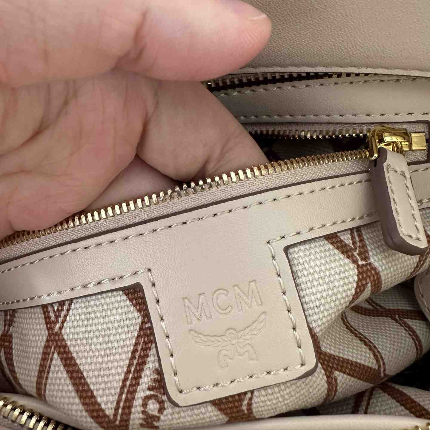 MCM Aren Top-zip Shopper In Visetos - FashionPlug