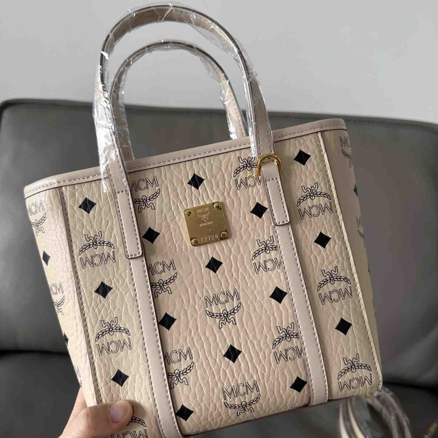 MCM Aren Top-zip Shopper In Visetos - FashionPlug