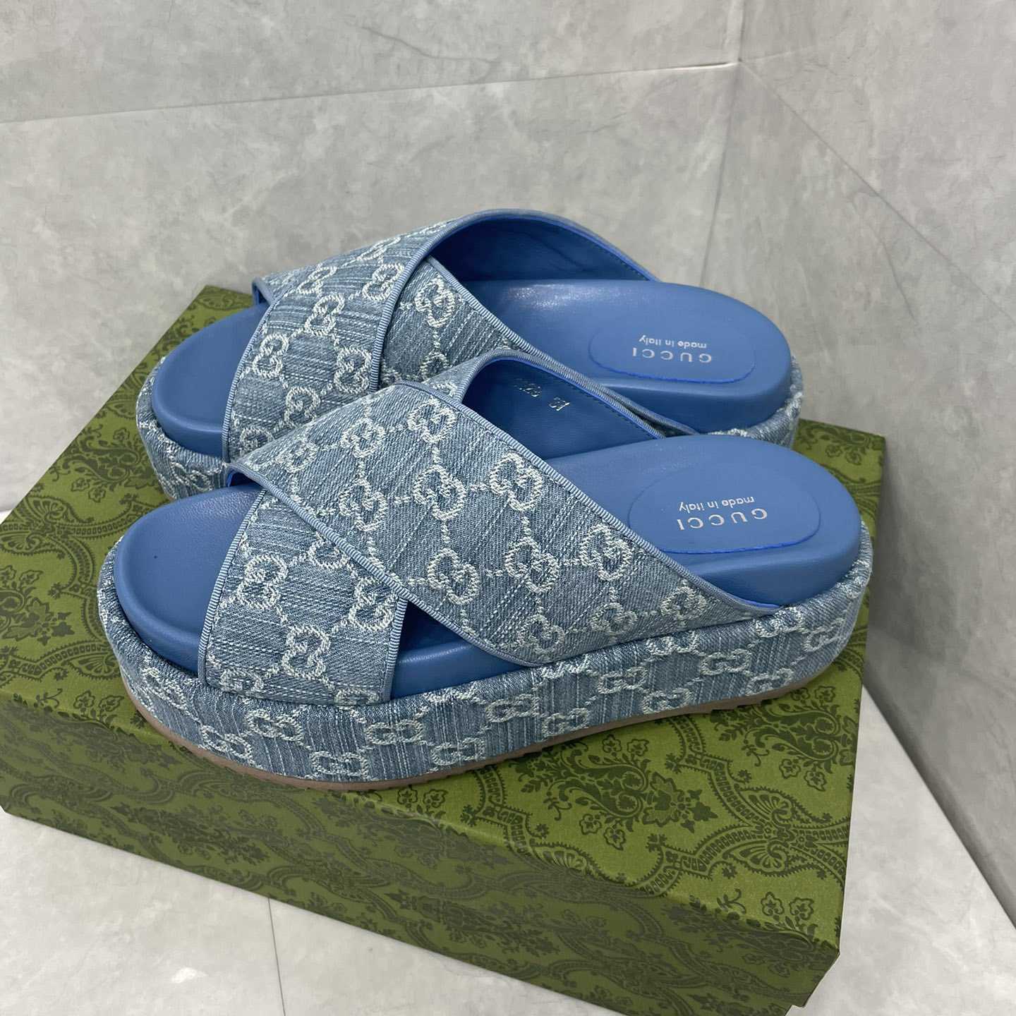 Gucci Women's Blue GG Platform Slide Sandal - FashionPlug