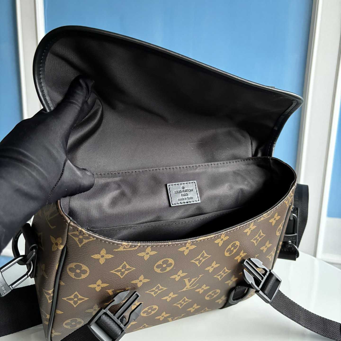 Louis Vuitton LV Trail Messenger          M46972 - FashionPlug