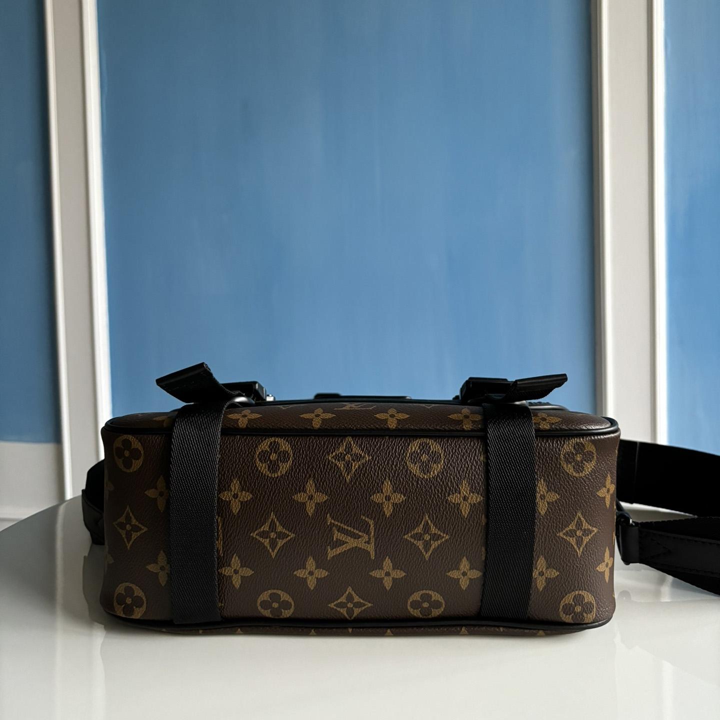 Louis Vuitton LV Trail Messenger          M46972 - FashionPlug