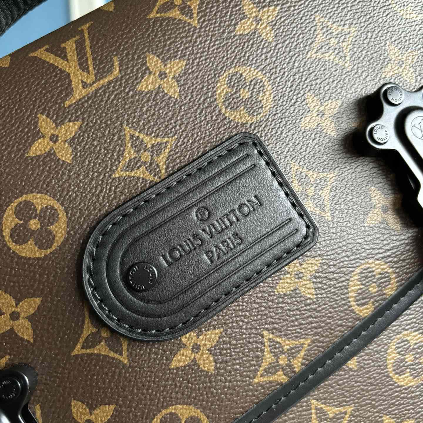 Louis Vuitton LV Trail Messenger          M46972 - FashionPlug