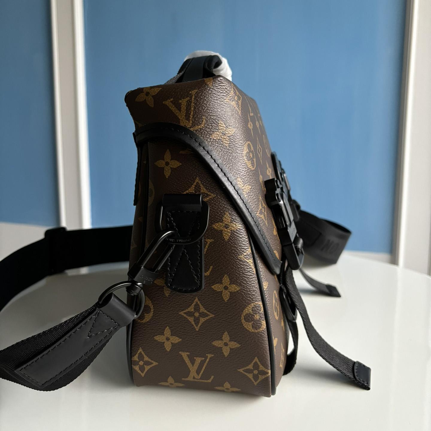 Louis Vuitton LV Trail Messenger          M46972 - FashionPlug