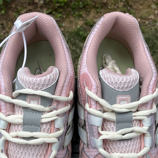 New Balance 1906R Sneakers      M1906NLN  - FashionPlug