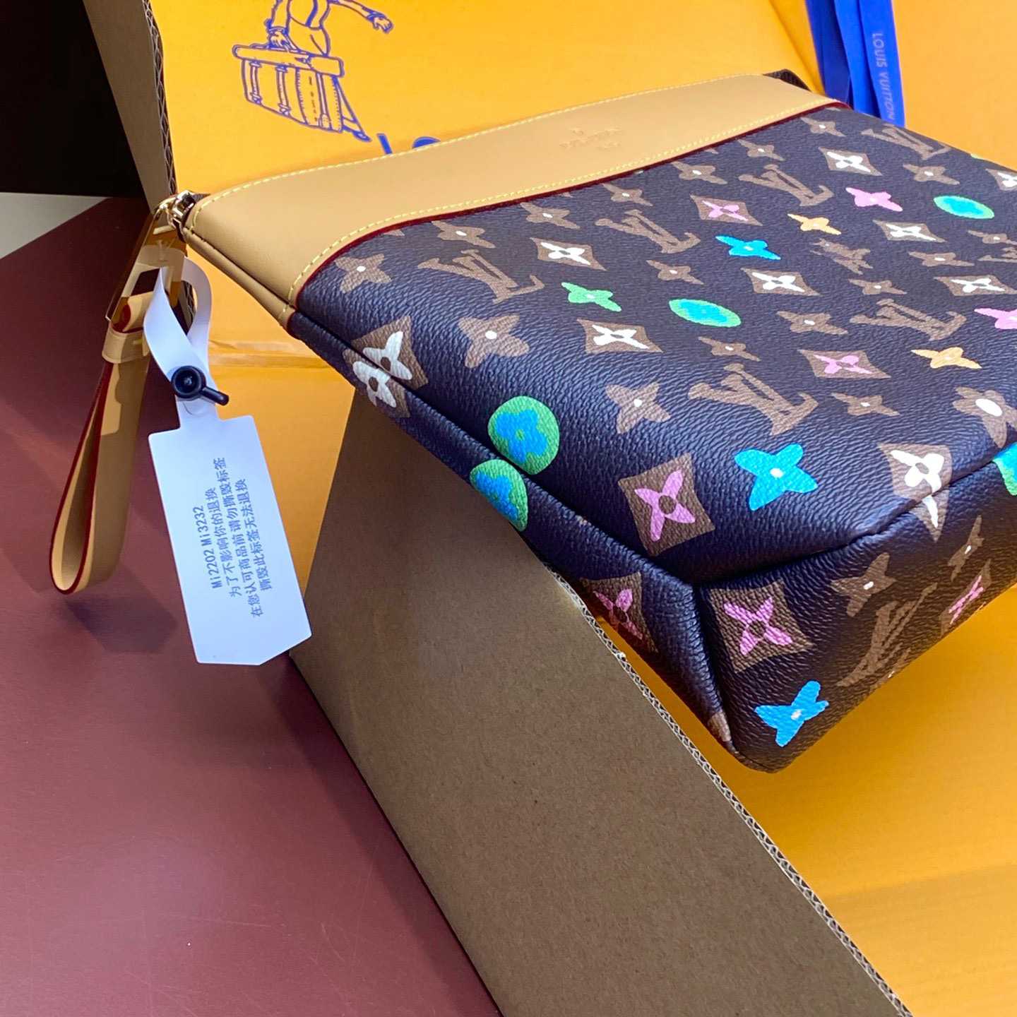 Louis Vuitton Pochette Voyage Souple    M83568 - FashionPlug