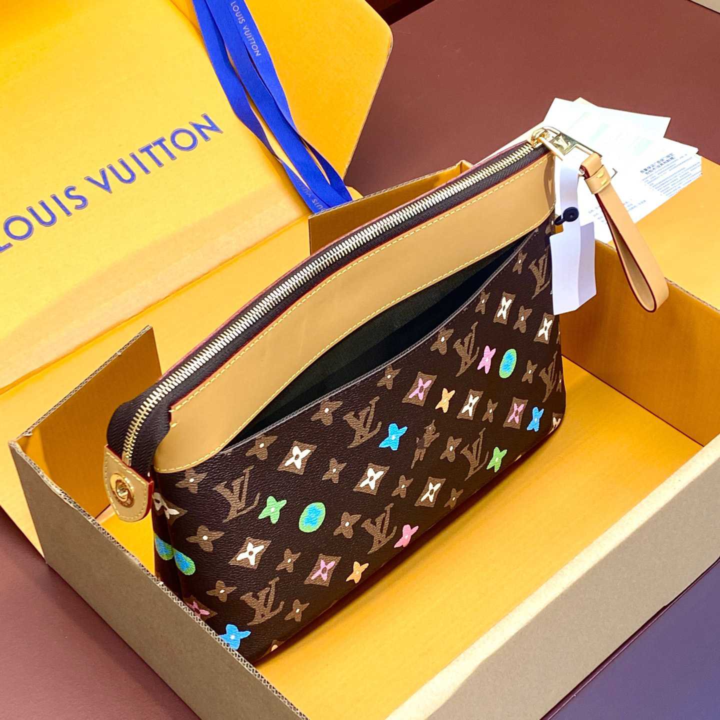 Louis Vuitton Pochette Voyage Souple    M83568 - FashionPlug