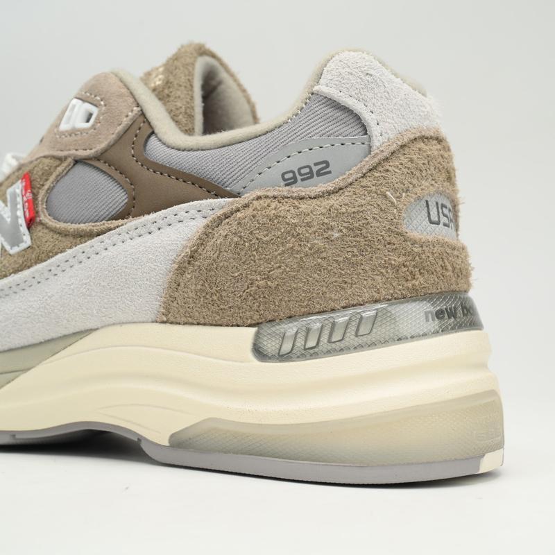 New Balance 992 Levi's Sneakers      M992LV  - FashionPlug