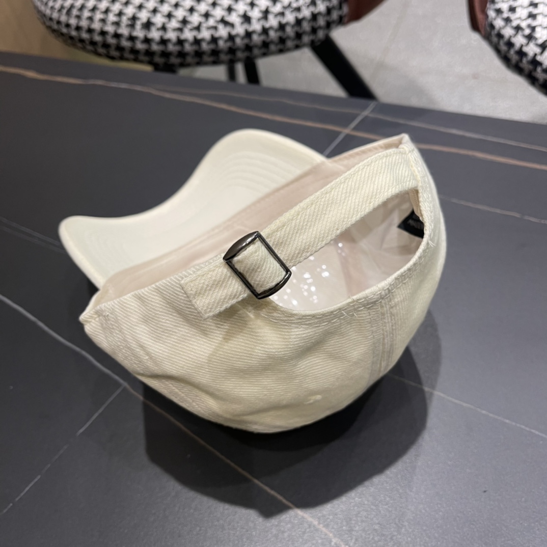 Moncler Cap - FashionPlug