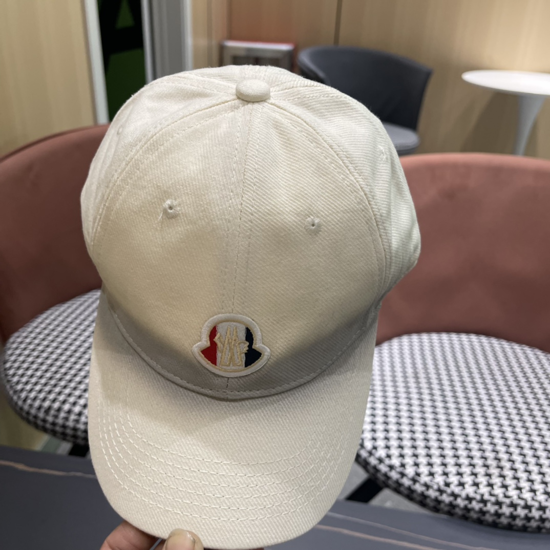 Moncler Cap - FashionPlug