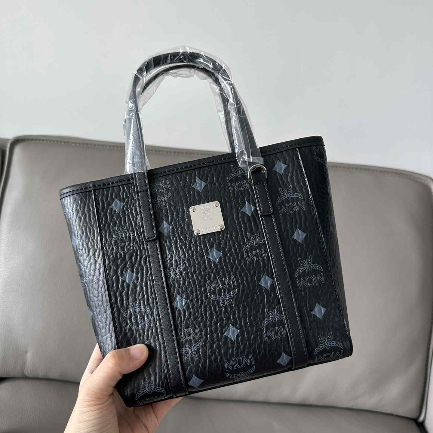 MCM Aren Top-zip Shopper In Visetos - FashionPlug