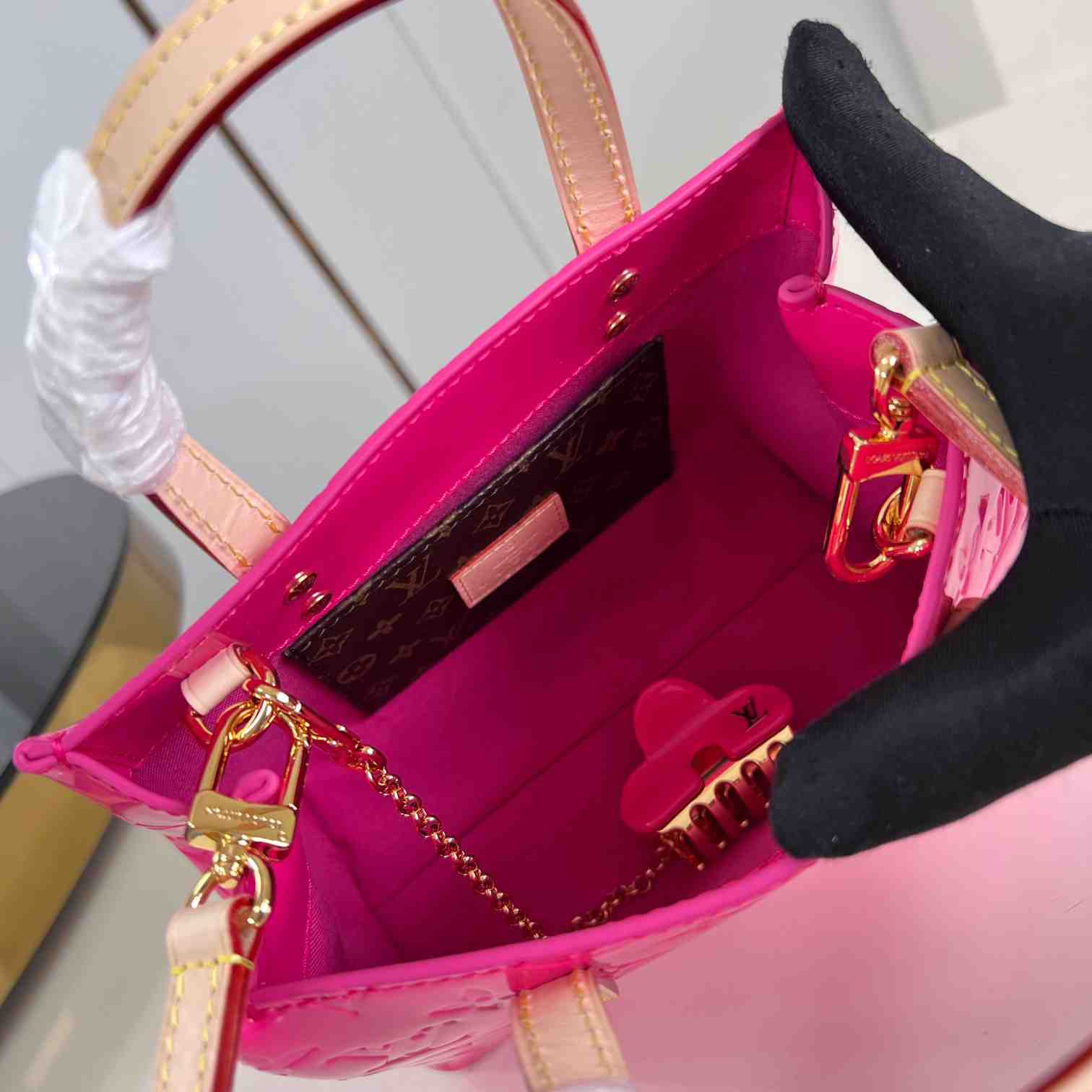 Louis Vuitton Reade PM    M24028 - FashionPlug