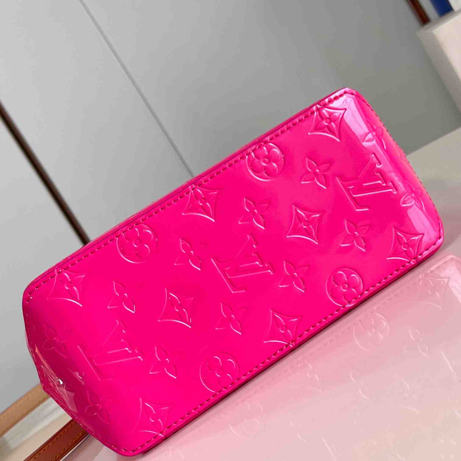 Louis Vuitton Reade PM    M24028 - FashionPlug