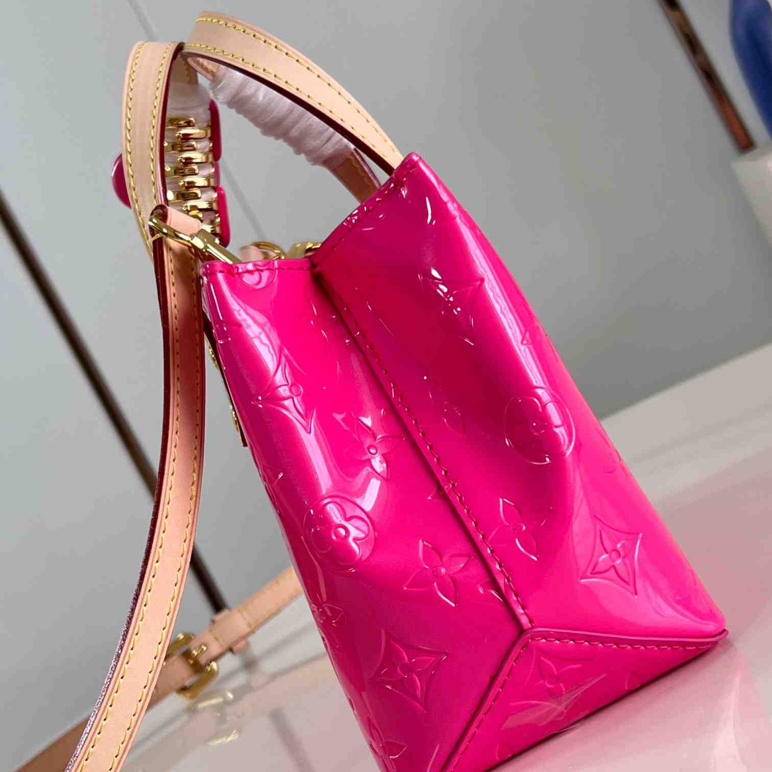 Louis Vuitton Reade PM    M24028 - FashionPlug
