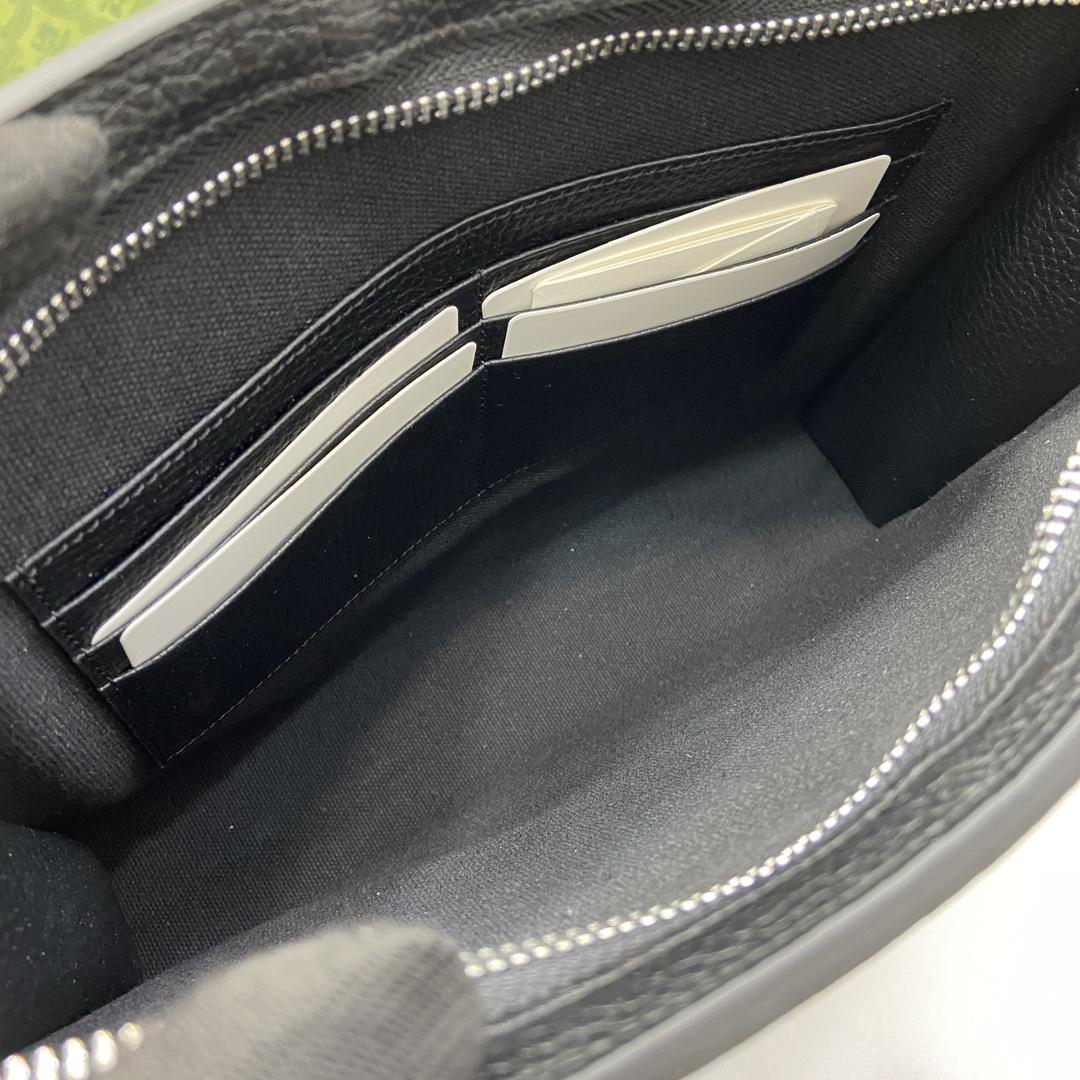 Gucci Pouch With Gucci Logo - FashionPlug