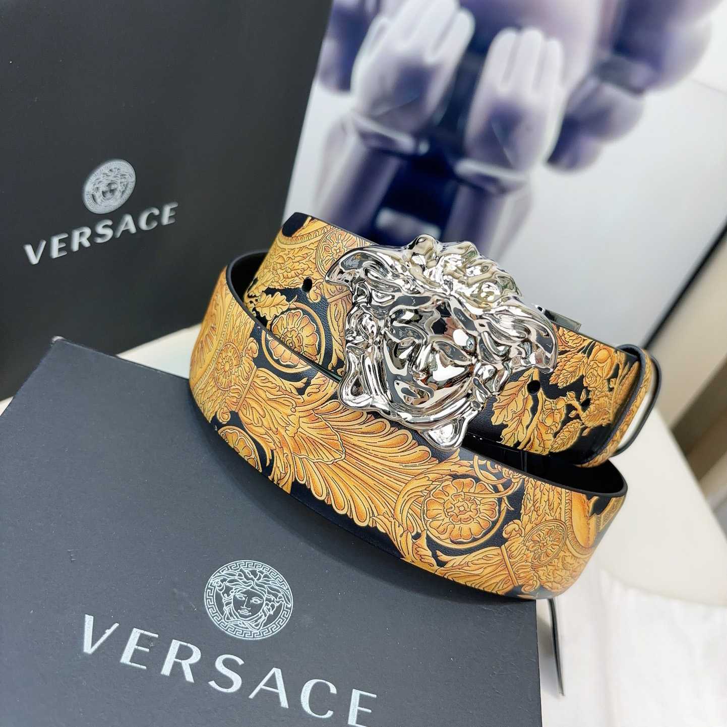 Versace Barocco Reversible Leather Belt    40mm - FashionPlug