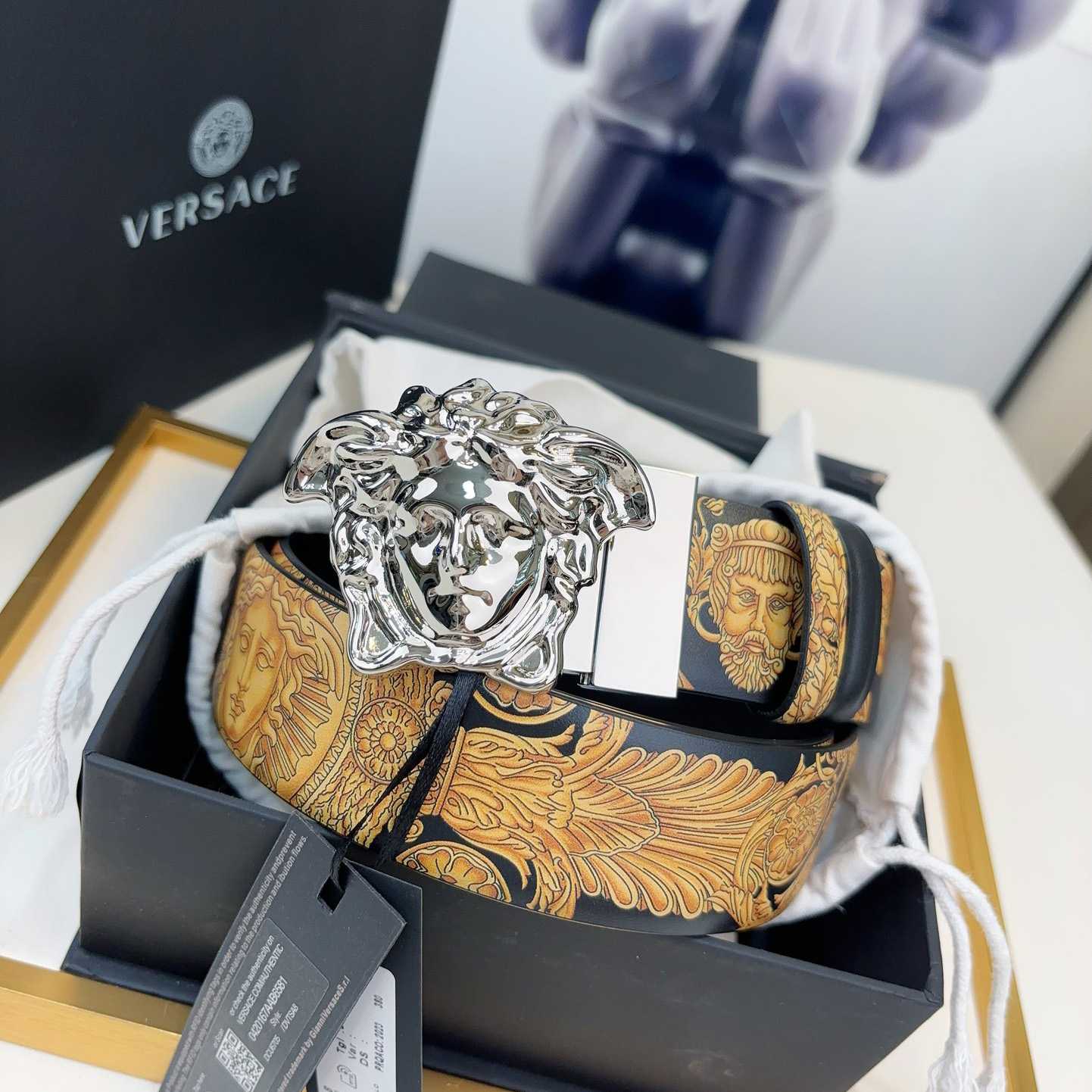 Versace Barocco Reversible Leather Belt    40mm - FashionPlug
