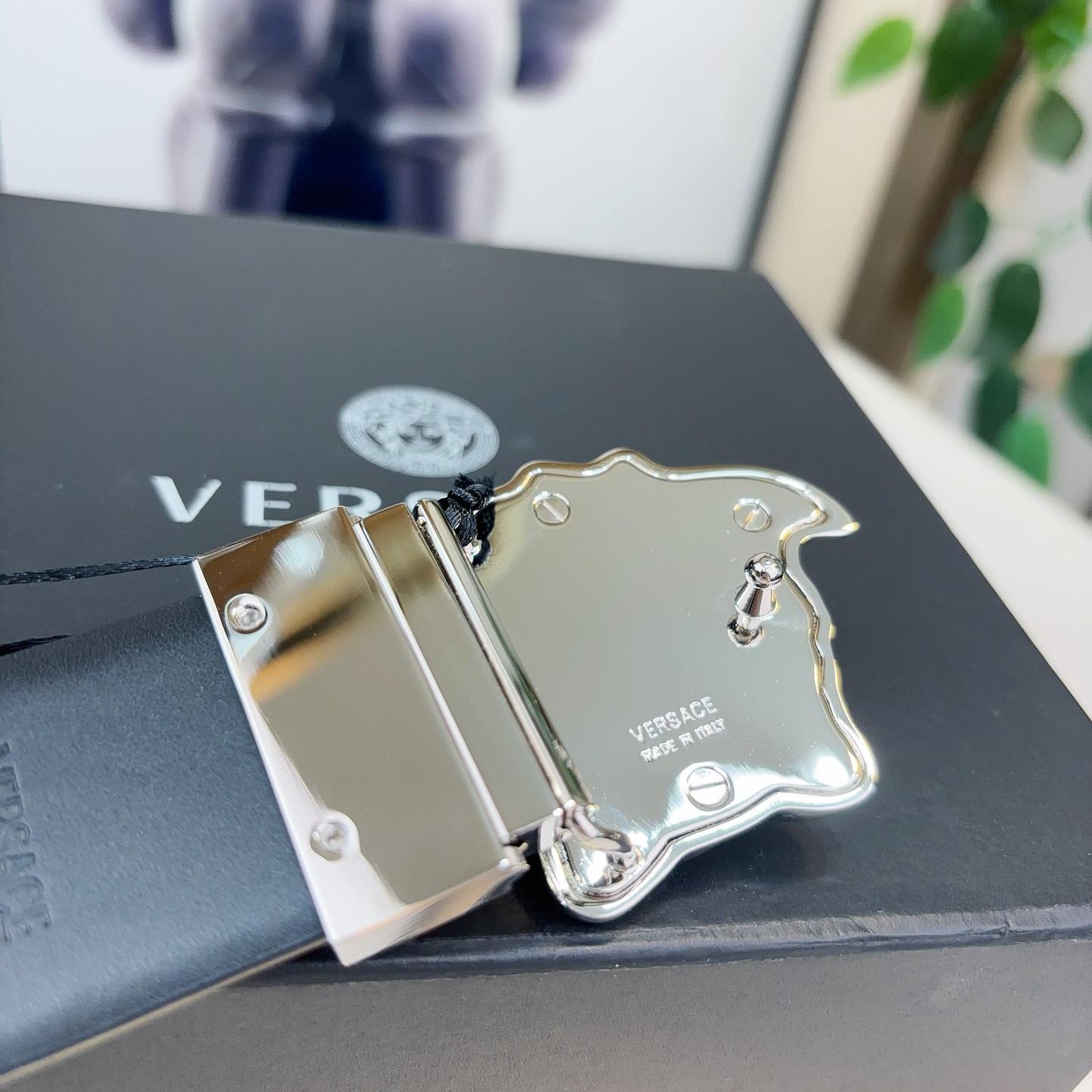 Versace Barocco Reversible Leather Belt    40mm - FashionPlug